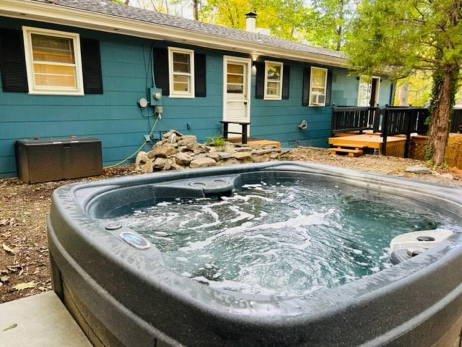 Mountain Lake Retreat - Hot Tub, Lake, Fire Pit, Wineries, Restaurant Harpers Ferry Ngoại thất bức ảnh