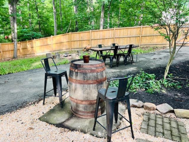 Mountain Lake Retreat - Hot Tub, Lake, Fire Pit, Wineries, Restaurant Harpers Ferry Ngoại thất bức ảnh