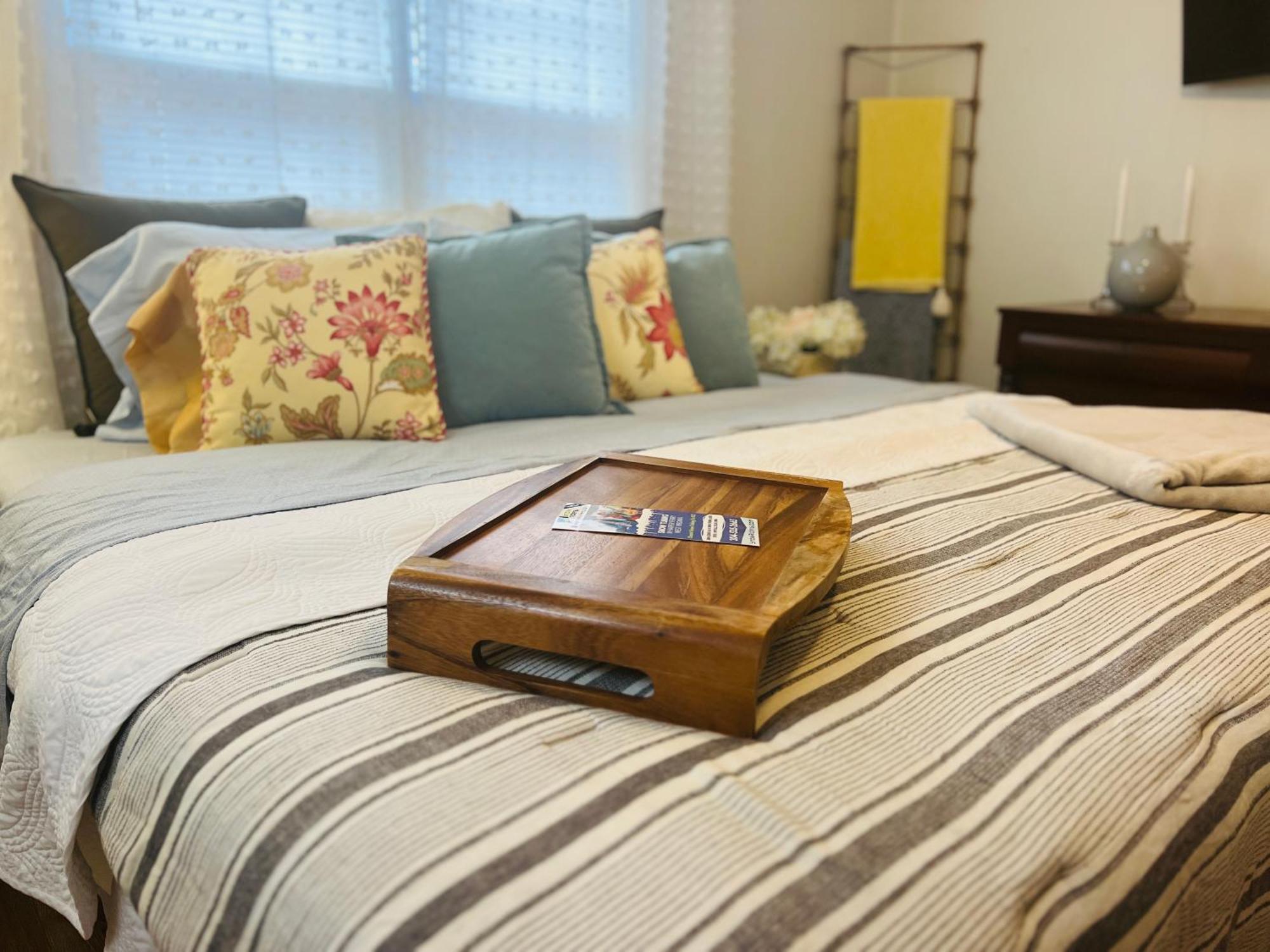 Mountain Lake Retreat - Hot Tub, Lake, Fire Pit, Wineries, Restaurant Harpers Ferry Ngoại thất bức ảnh